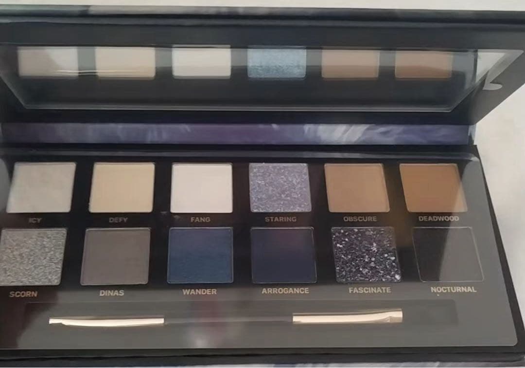 パーフェクトダイアリー　冰狼（アイスウルフ）　アイシャドウ