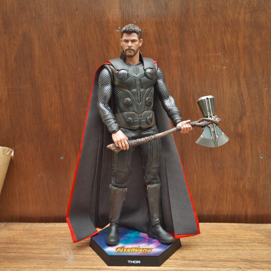 『アベンジャーズ／インフィニティ・ウォー』１／６　フィギュア　ソー ホットトイズ