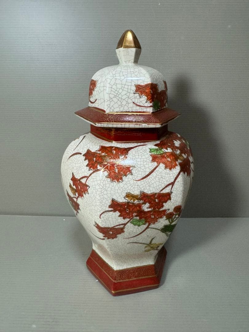 2155 薩摩焼 丸十字紋 色絵金彩花葉文　沈香壺　金彩