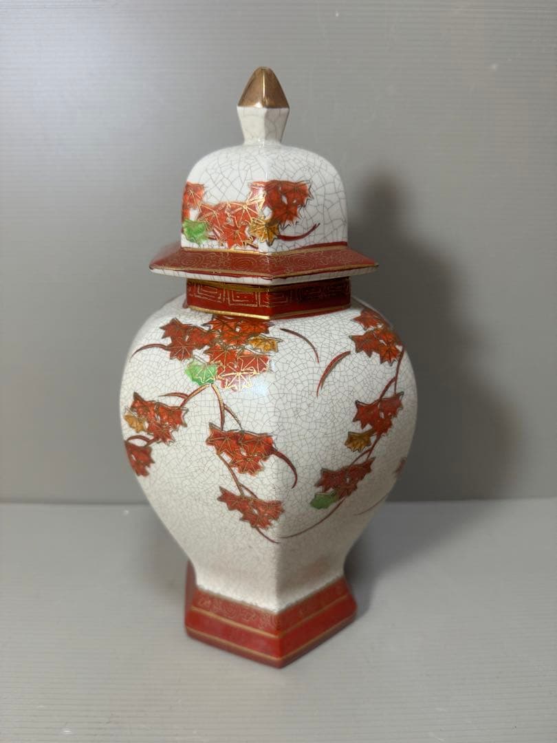 2155 薩摩焼 丸十字紋 色絵金彩花葉文　沈香壺　金彩