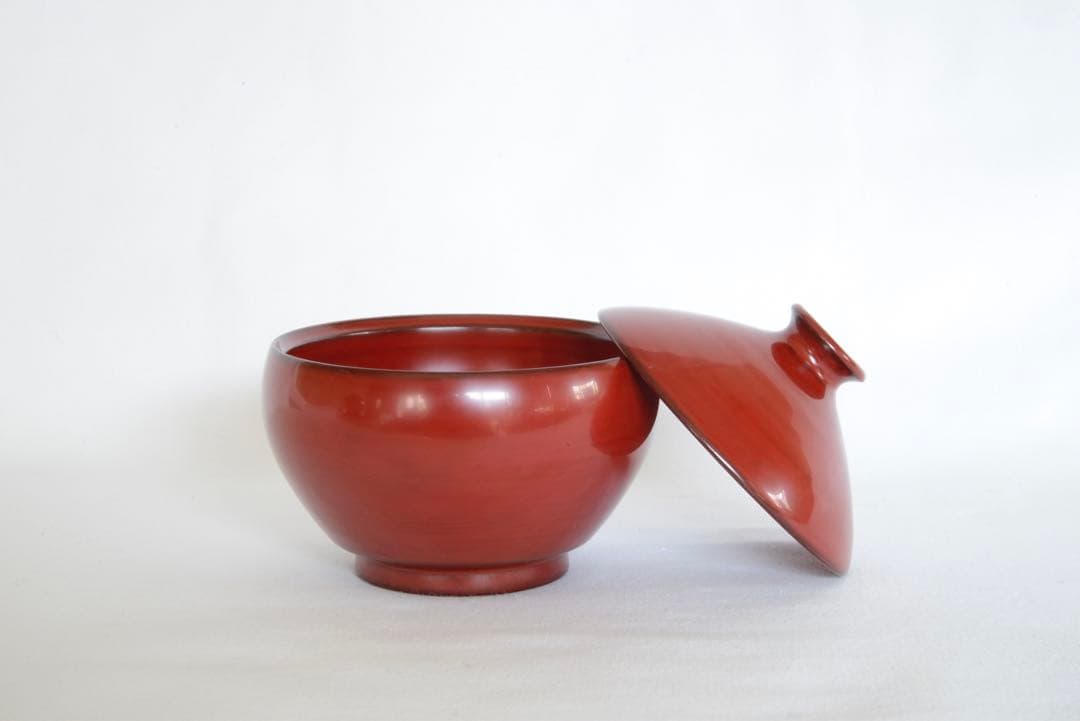 角有伊の蓋付き朱色小鉢　箱付き