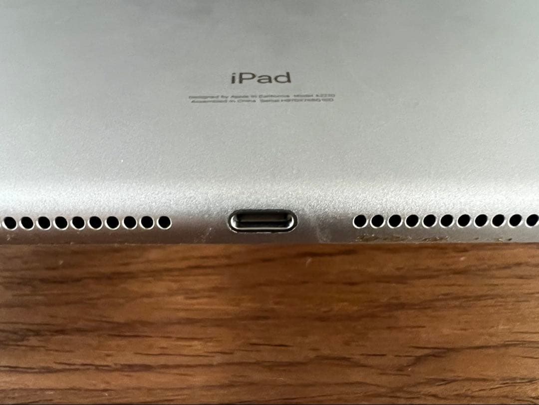 iPad 第8世代 32GB シルバー 画面割れあり ジャンク品