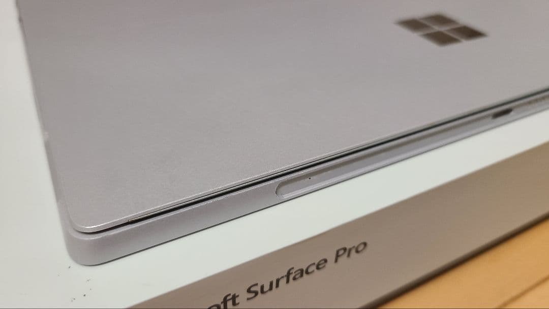 Surface Pro 6 本体 + キーボード + ACアダプター+ケース