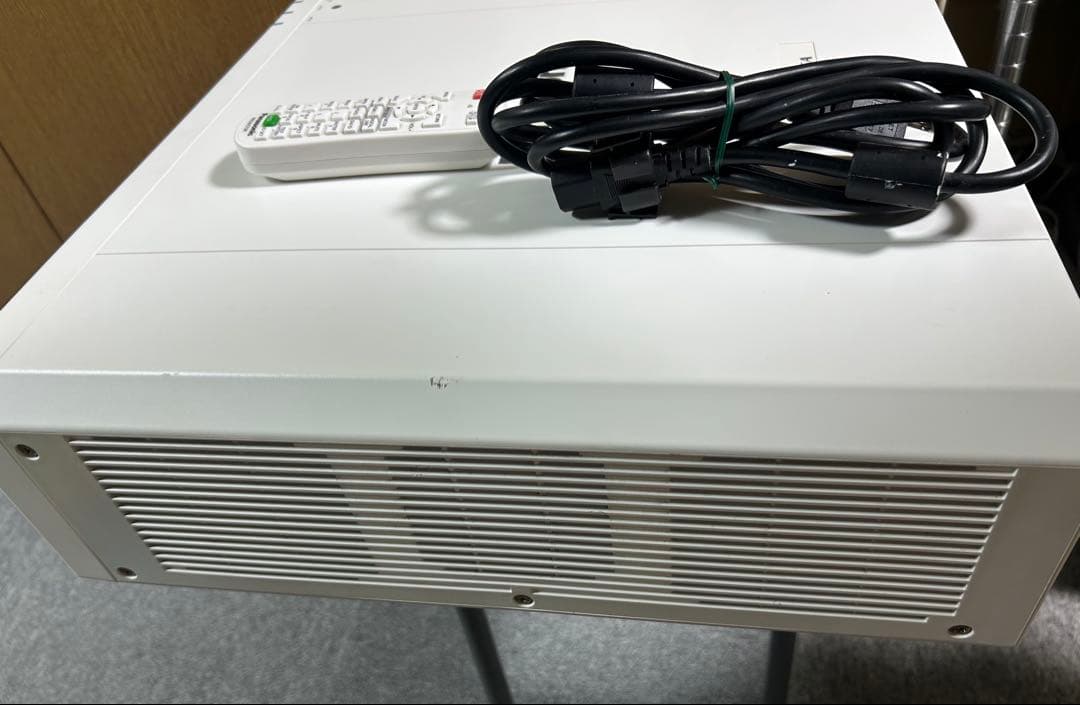 セール　パナソニック DLP方式プロジェクター　　　　　PT-RZ570JW