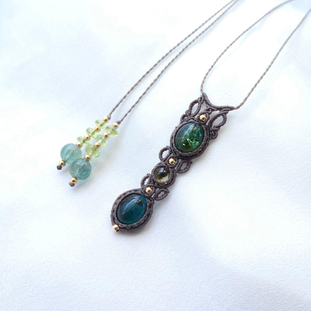 2種類のグリーンアンバー・ペリドットのマクラメネックレス