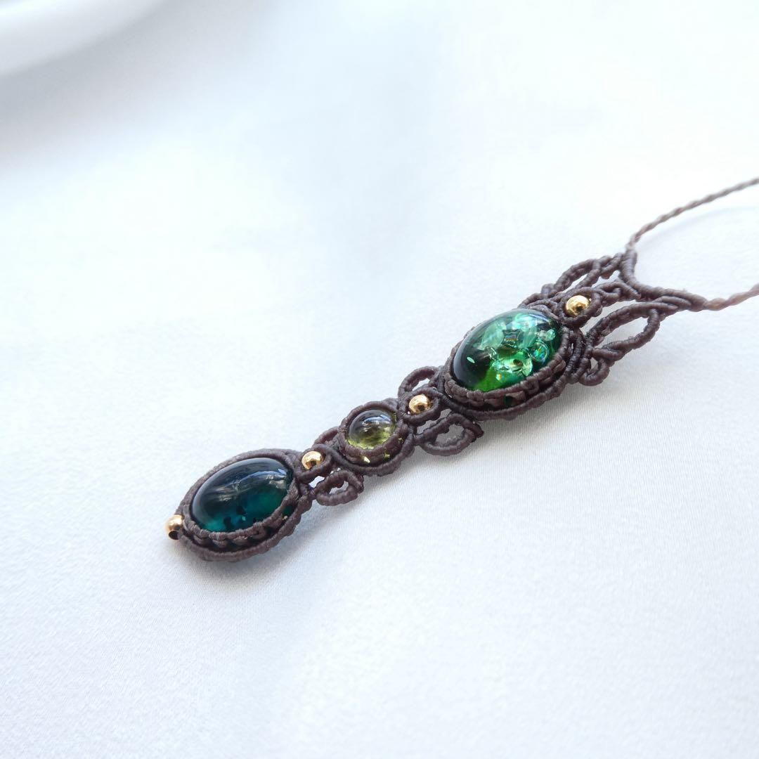 2種類のグリーンアンバー・ペリドットのマクラメネックレス