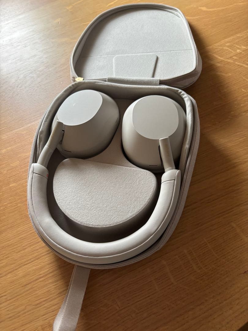 ワイヤレスヘッドホン ホワイト ケース付き
