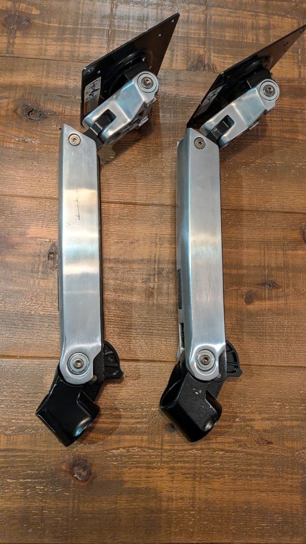 ERGOTRON LXデュアル デスク マウント アーム スタッキング②