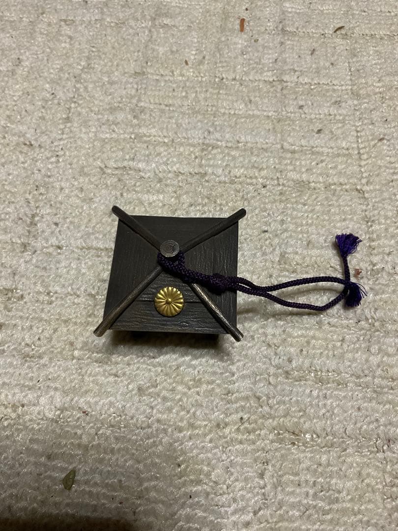 銀製／灯籠　（銀製ですが、製作は不明？）ボンボニエール　蓋が開きます。【銀製】