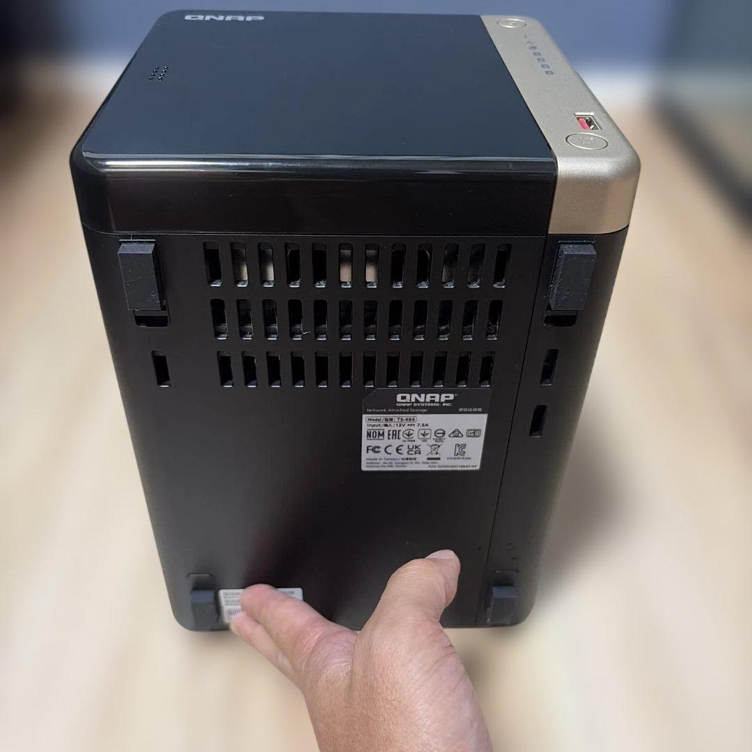 外付けハードディスク・ドライブ QNAP TS-464 NAS 8GB