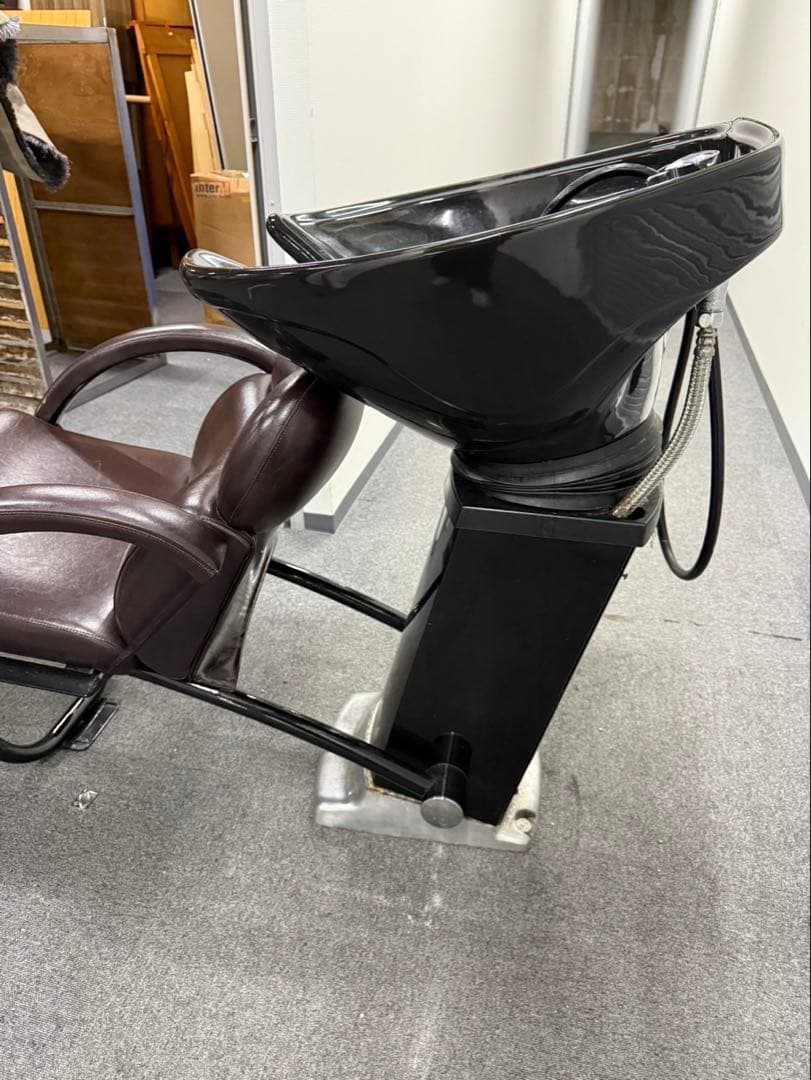 ビューティガレージ　手動シャンプーチェア　シャンプー台　レザーチェア　ブラウン①