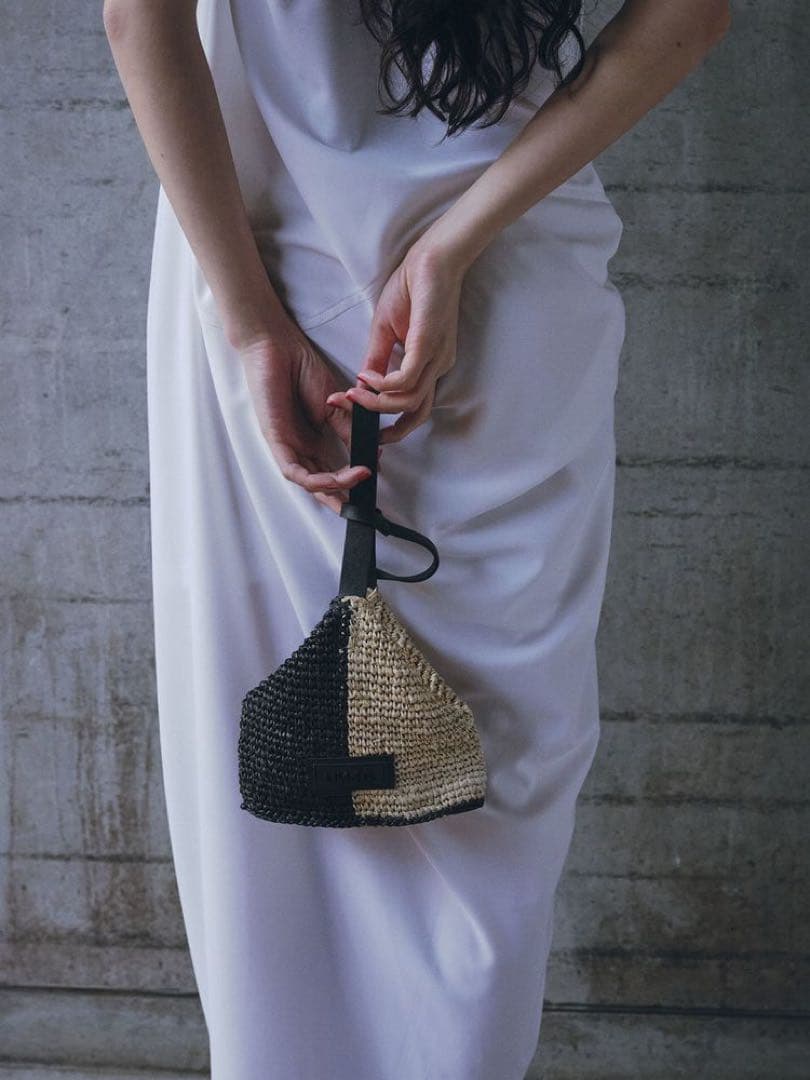 UN3D. BICOLOR RAFFIA MINI BAG / ¥16,500