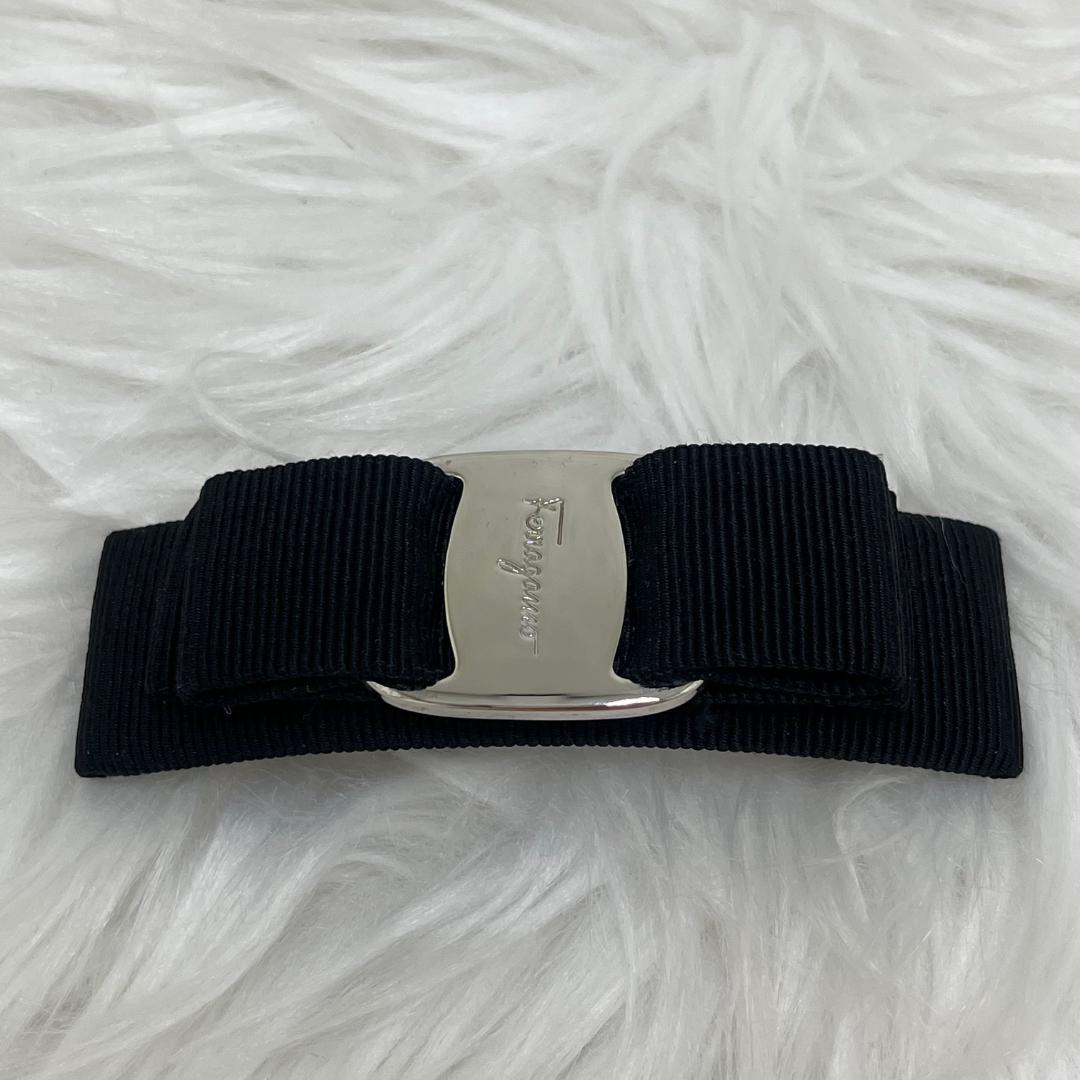 新品✨フェラガモ　バレッタ ヘアアクセサリー ブラック×シルバー