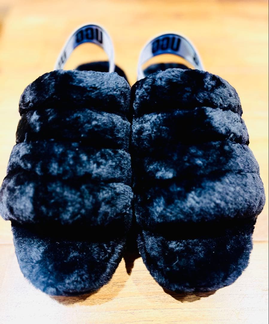 【美品】UGG W FLUFF YEAH SLIDE 黒 ボアサンダル 25cm