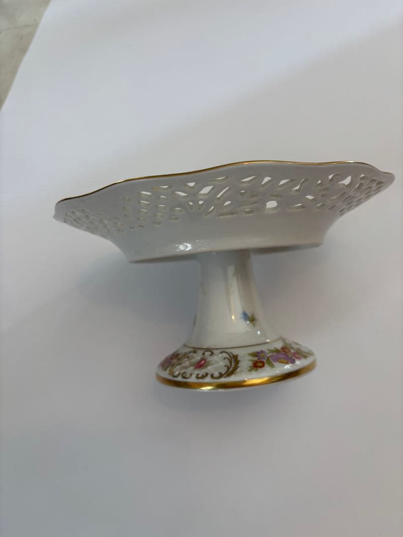 花柄 高台付き皿