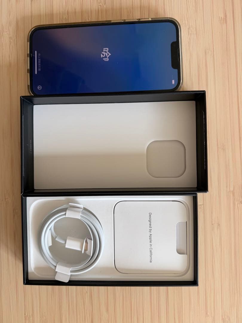 Apple iPhone13Pro 本体 ケーブル、MagSafeケース付き