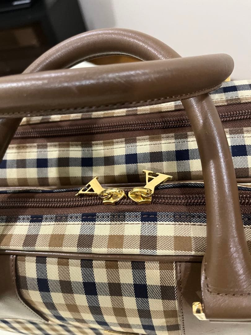 アクアスキュータム　チェック柄 旅行バッグ