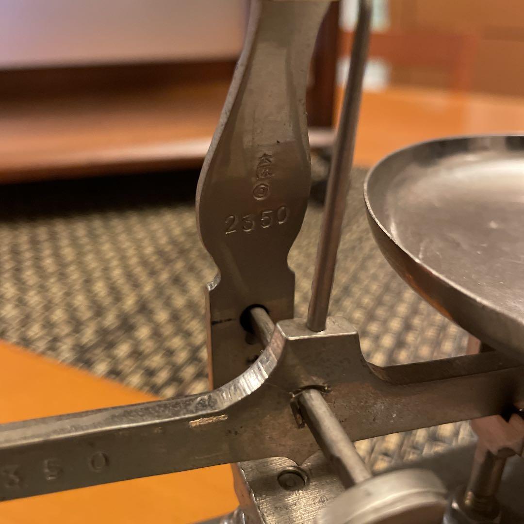 レトロの上皿天秤　村上衡器製作所　大阪優良企業　ディスプレイに　貴重なケースです