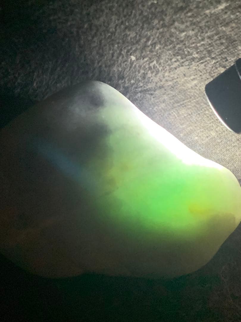 糸魚川ひすい極上の海石　翡翠　原石　翡翠　鉱物標本　コン沢　水石　根付　国産鉱物