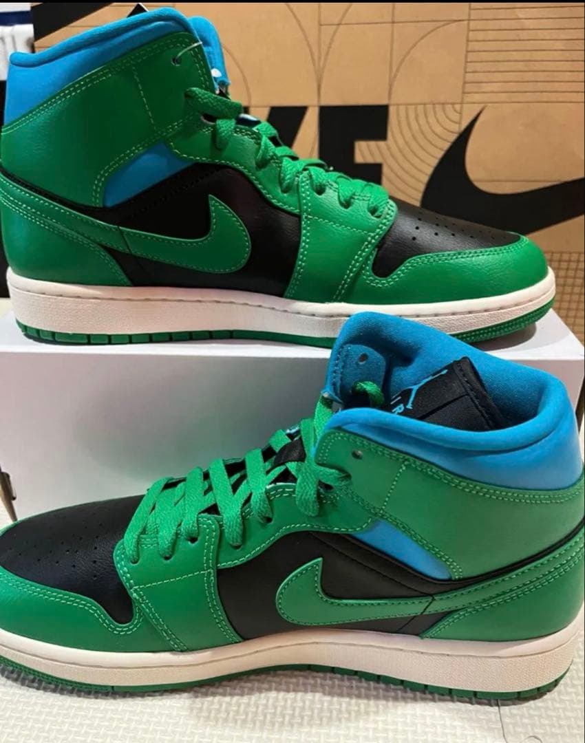 ナイキ　エアジョーダン1ミッド