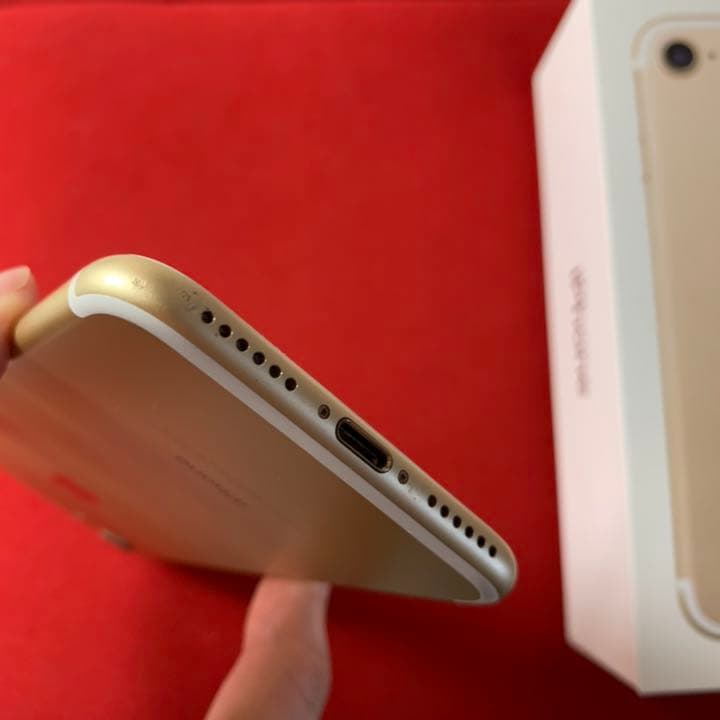iPhone7 128GB GOLD 本体 SIMフリー 新品正規イアホン付き