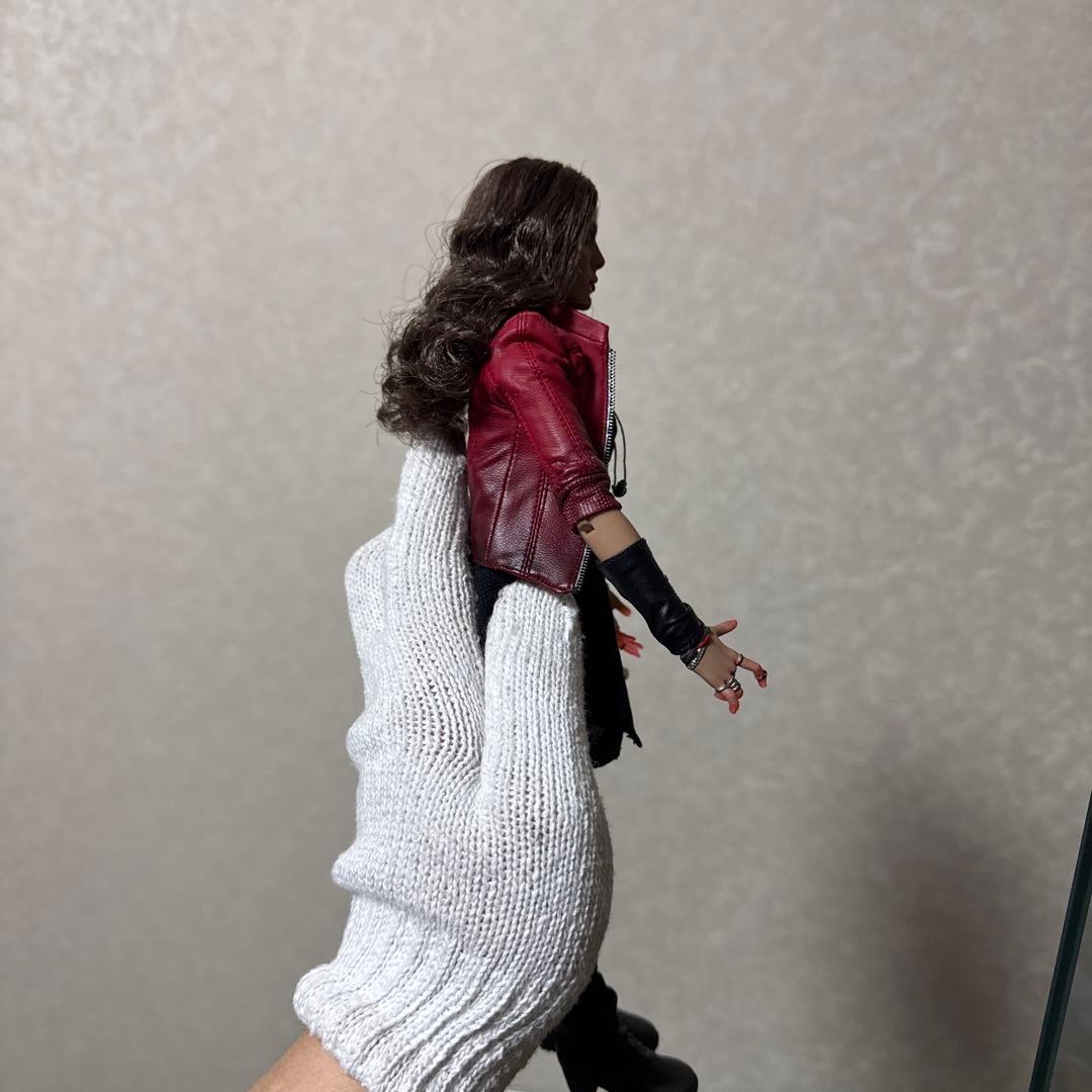 アベンジャーズ スカーレット・ウィッチホットトイズ フィギュア