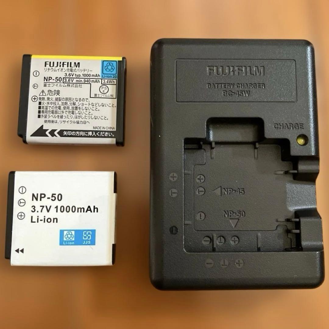 Fujifilm FinePix F550EXR 本体と付属品