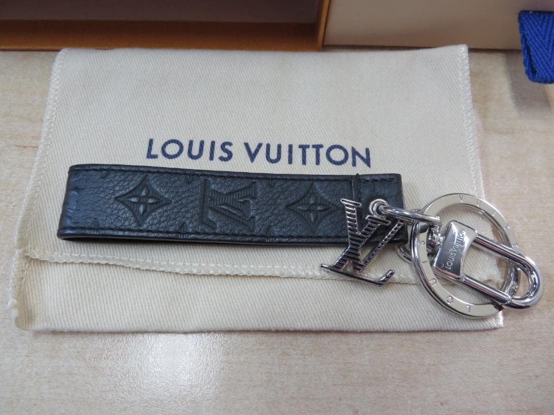 ルイヴィトン　キーホルダー ドラゴンヌ キーリングM01298　ノワール黒