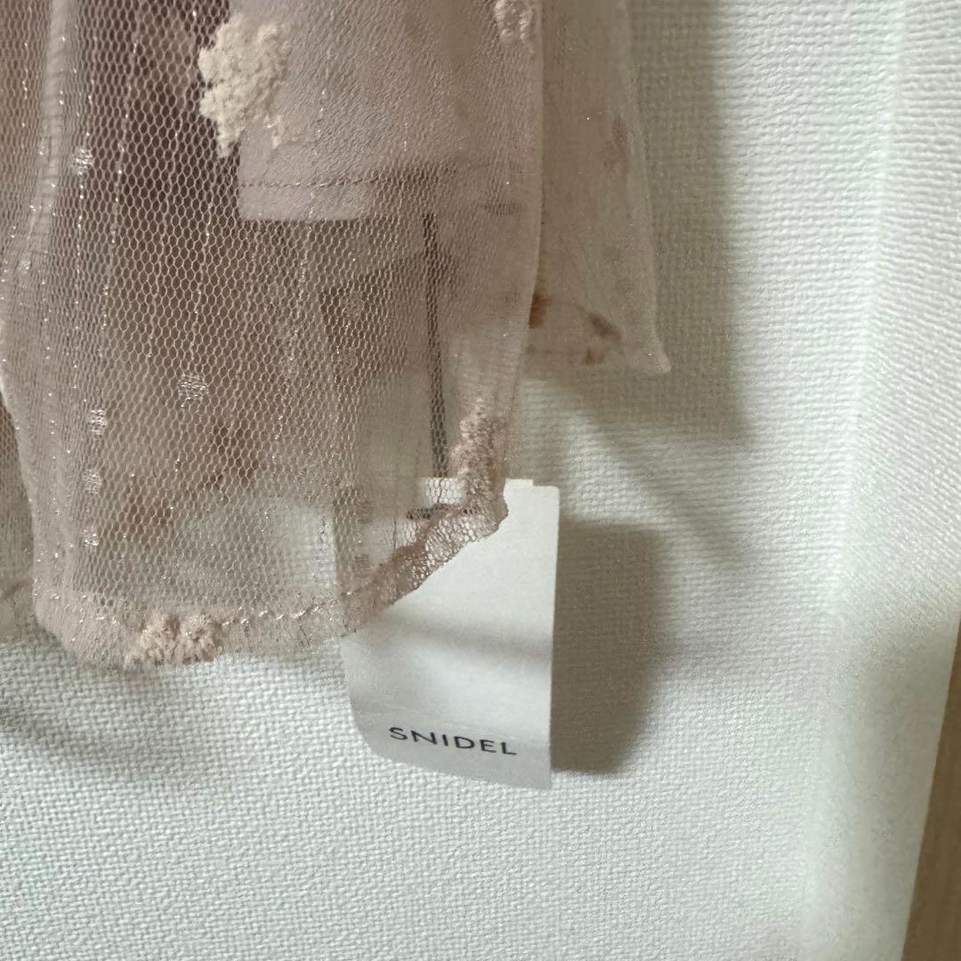 スナイデル　SNIDEL バリエオフショルレースチュニック