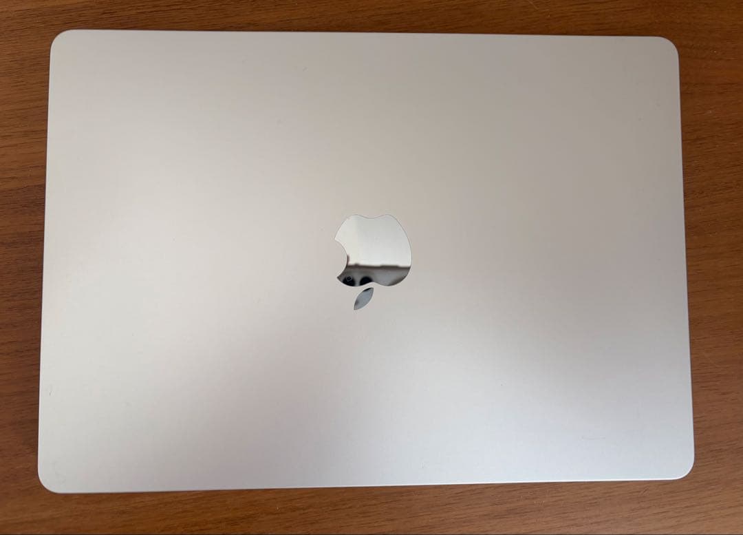 ほぼ未使用　MacBook Air 2022 M2モデル 8GB/512GB