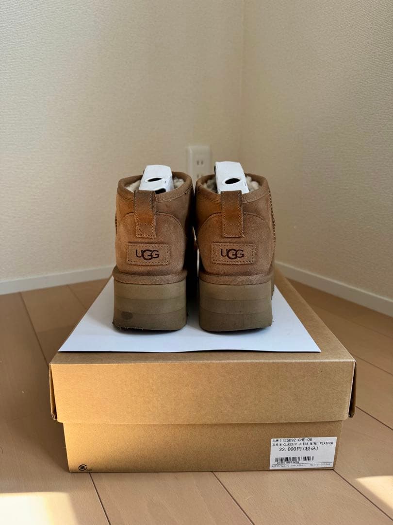 UGG W CLASSIC ULTRA MINI PLATFORM 6号