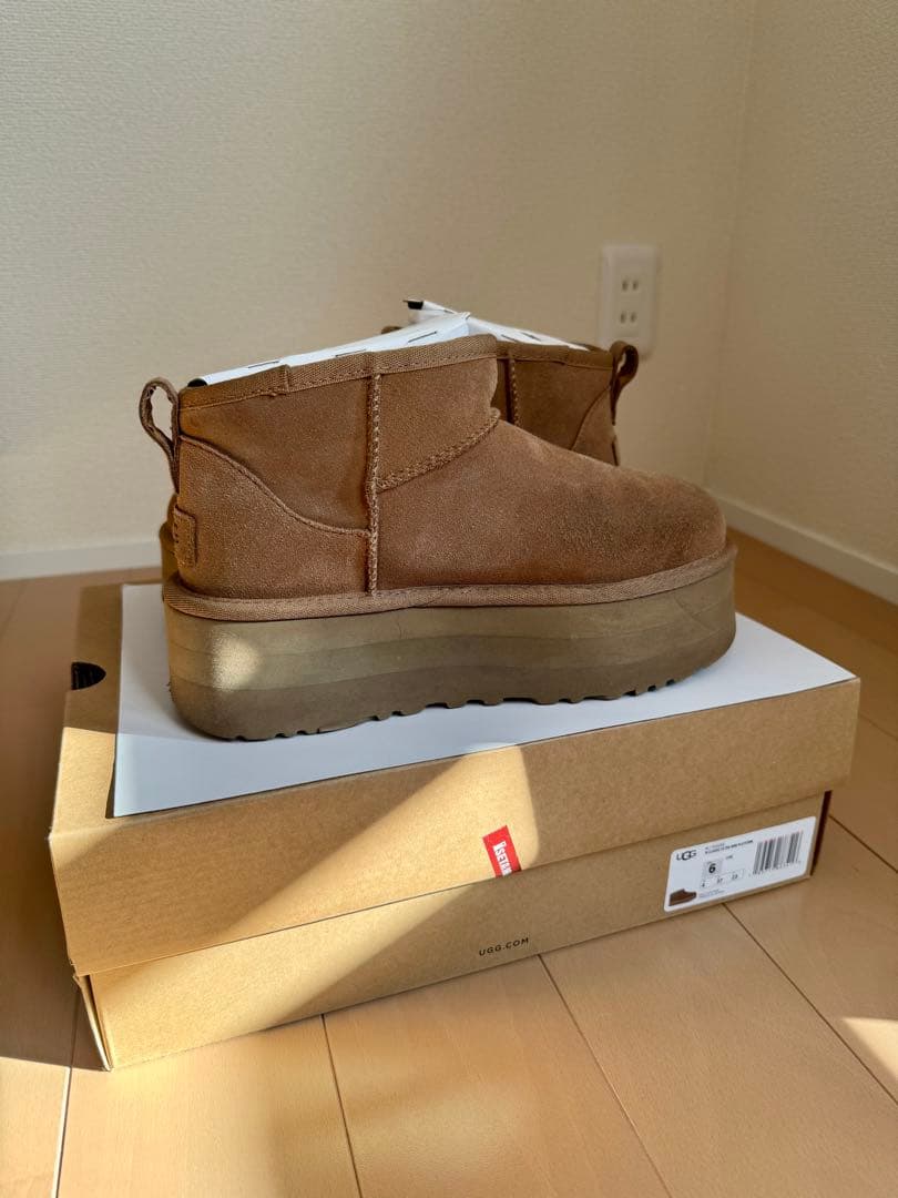 UGG W CLASSIC ULTRA MINI PLATFORM 6号