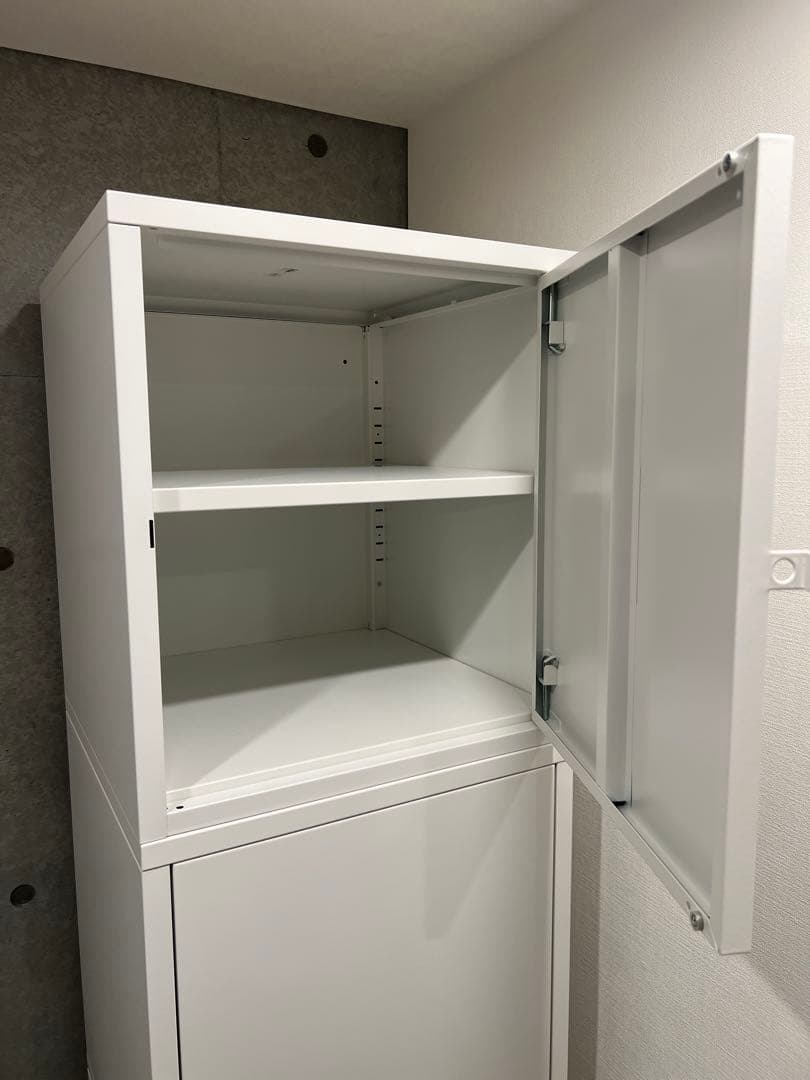 ホワイトオフィスロッカー 3棚付き