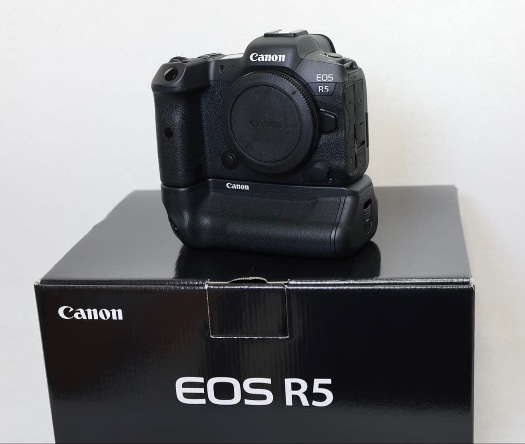美品❗️Canon EOS R5 本体　アクセサリー付属レリーズ回数3000以下❗️