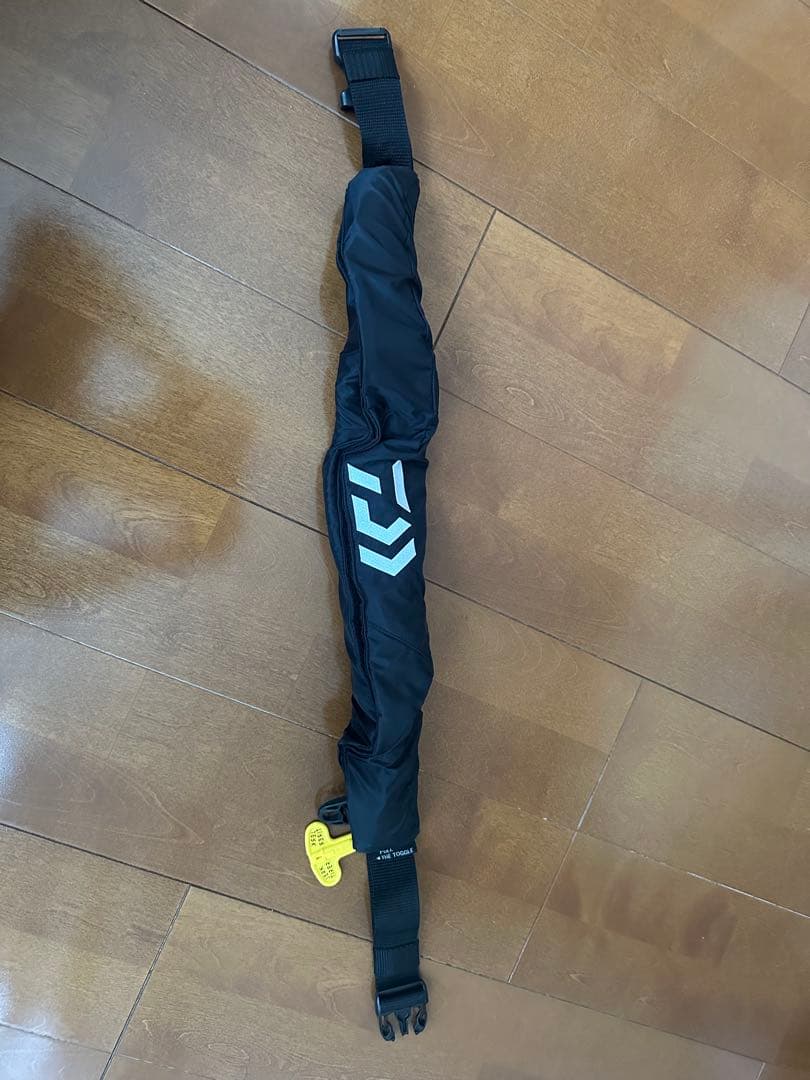 ダイワ　自動膨張式ライフジャケット ブラック