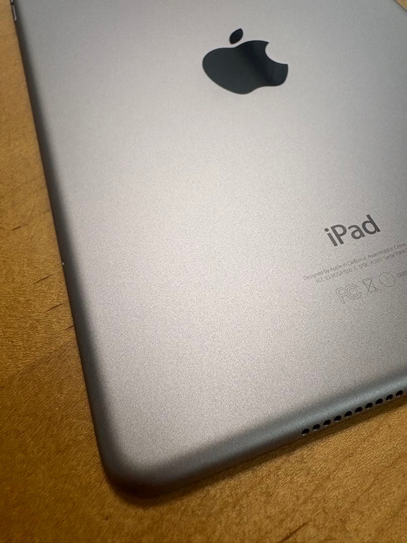 iPad mini4 Wi-Fi + Cellular SIMフリー（本体のみ）