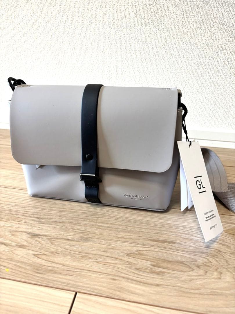 【新品タグ付き】ガストンルーガ　クロスボディバッグ　ショルダー　トープ　防水