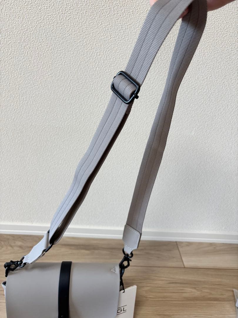 【新品タグ付き】ガストンルーガ　クロスボディバッグ　ショルダー　トープ　防水