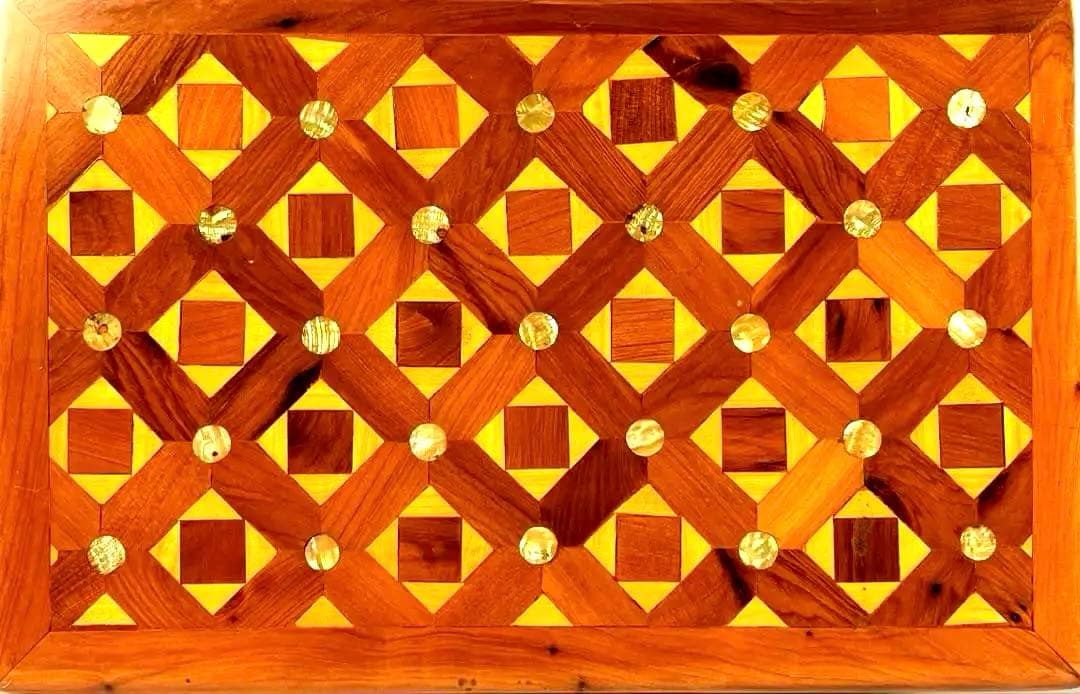 寄木細工の装飾ボックス　螺鈿(ラデン) 大変重厚　宝石箱　金庫　箱