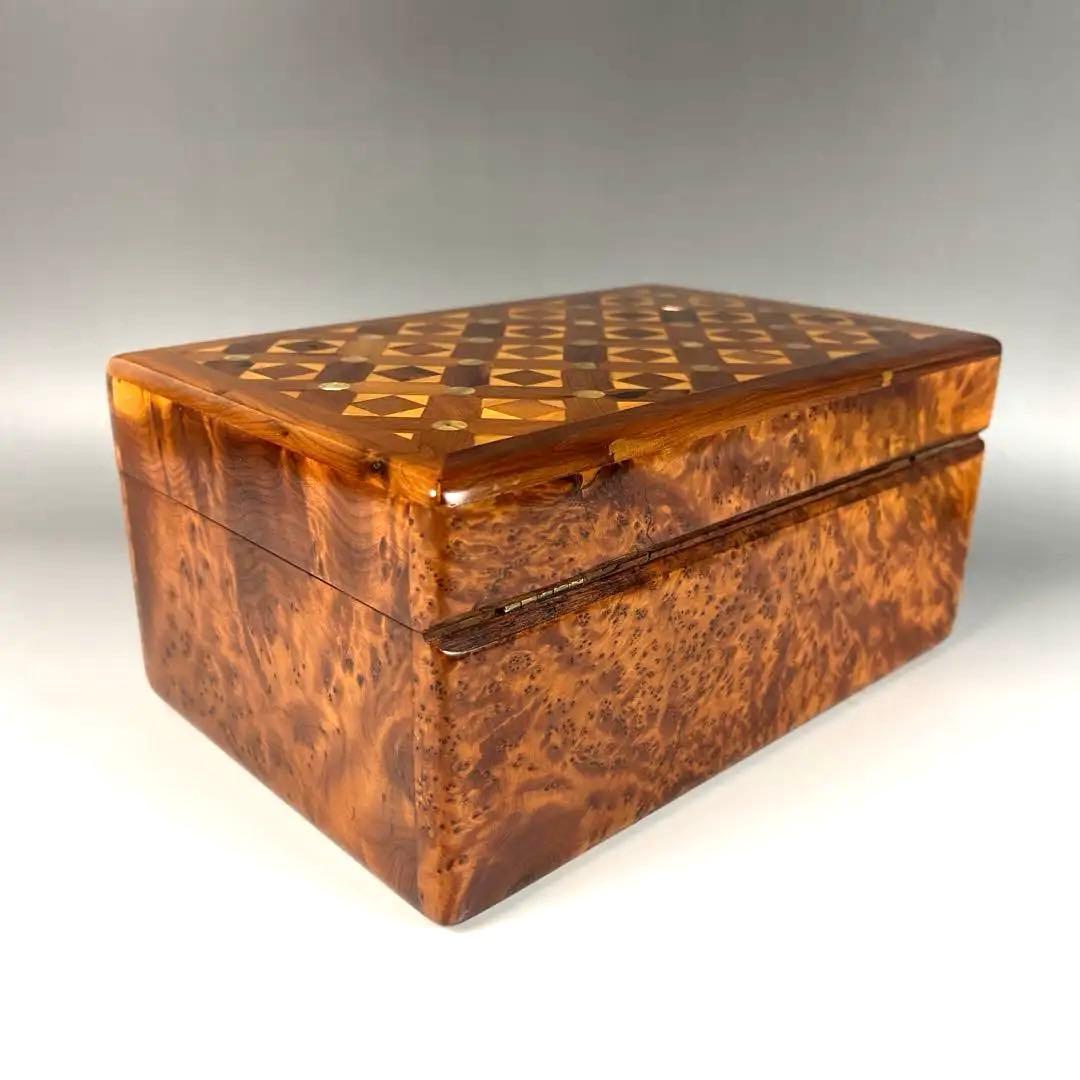 寄木細工の装飾ボックス　螺鈿(ラデン) 大変重厚　宝石箱　金庫　箱