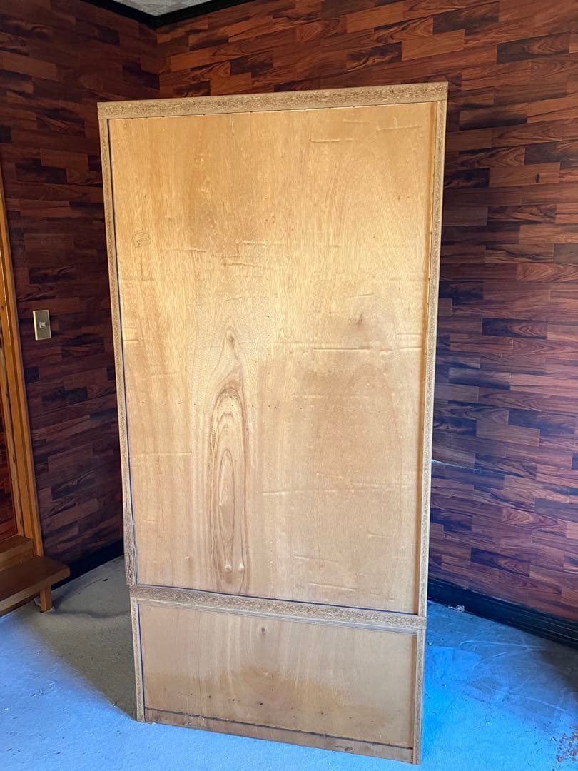 木製本棚　ガラス扉付き　収納棚