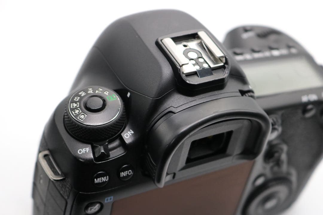 美品 【Canon EOS 5D Mark Ⅳ トリプルレンズセット】 安心保証