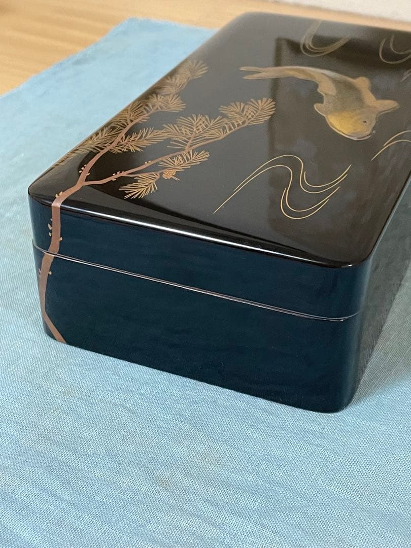 象彦漆器 【松鯉蒔絵 莨箱】