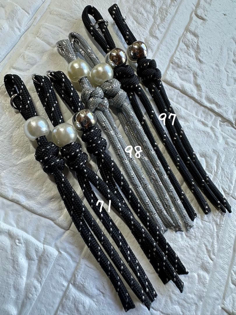 ゆきんこ・*:.ღパラコードスマホストラップ