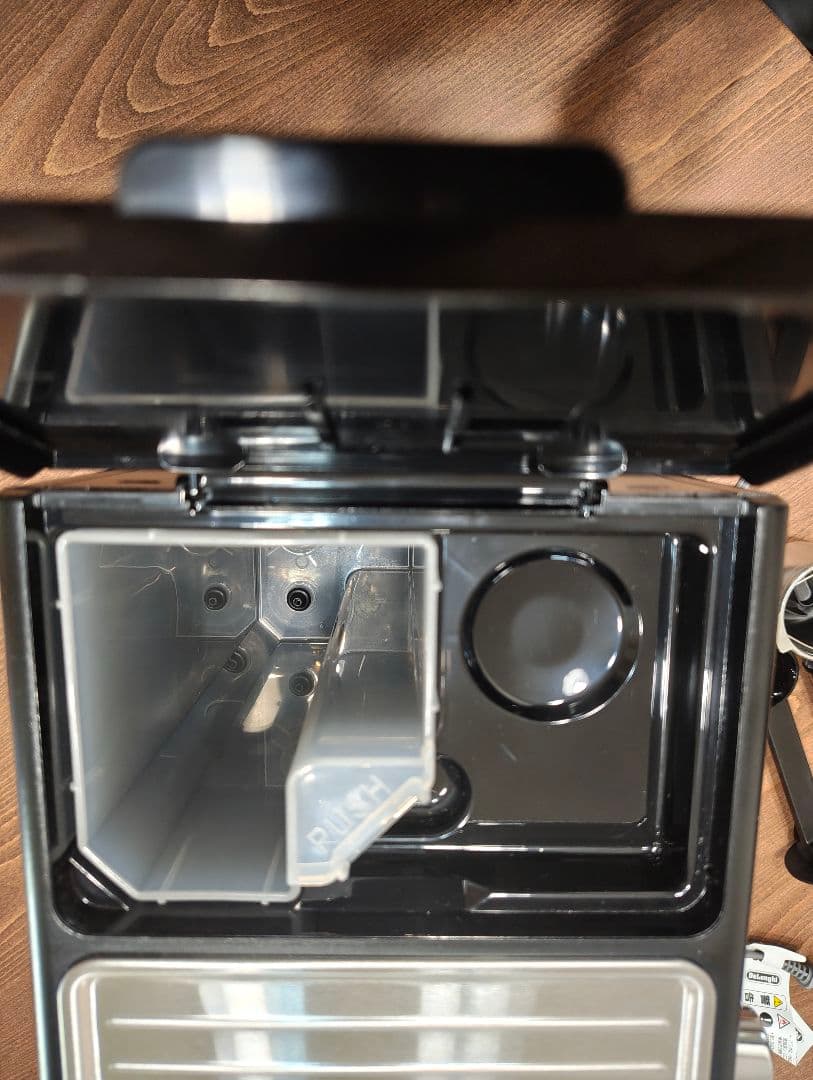 【美品】'De'Longhi (デロンギ) エスプレッソメーカーECP3220J