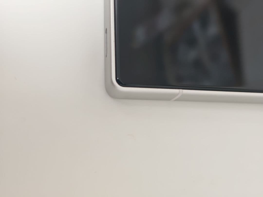 美品　AQUOS R9 256GB ホワイト SH-M28 SIMフリー