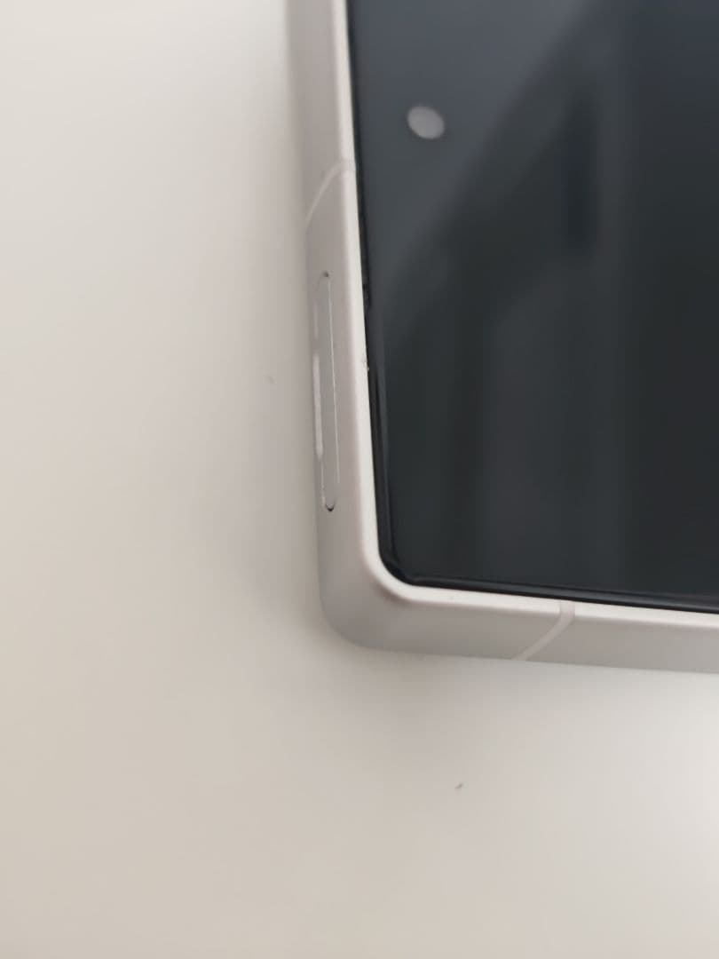 美品　AQUOS R9 256GB ホワイト SH-M28 SIMフリー