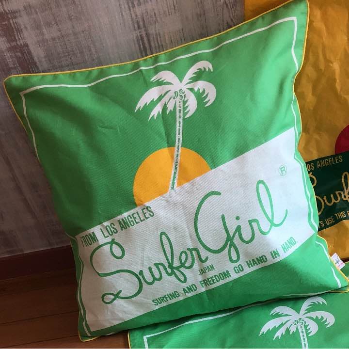 サーファーガール撃レア ビンテージ クッション•座布団カバー 新品未使用