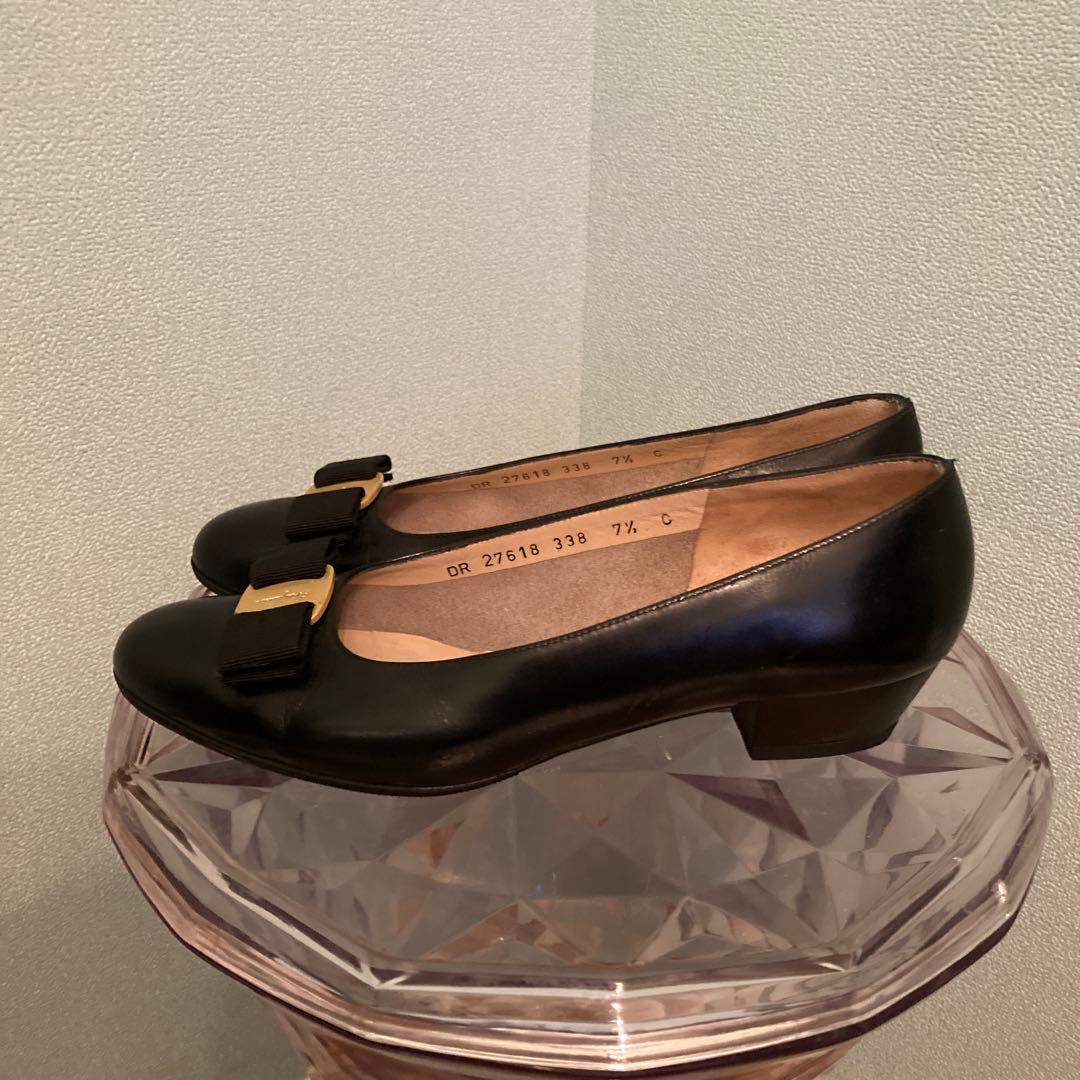 フェラガモ　リボン　Salvatore Ferragamo 黒 ブラック24.5