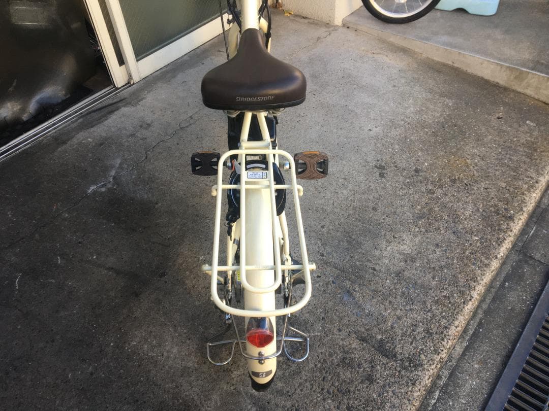 地域限定送料無料　ラクット　20　回生充電　2021年　白　神戸市　電動自転車